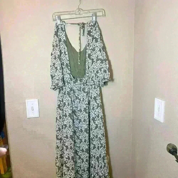 Lulus floral dress size medium in excellent condition - Picture 6 of 10